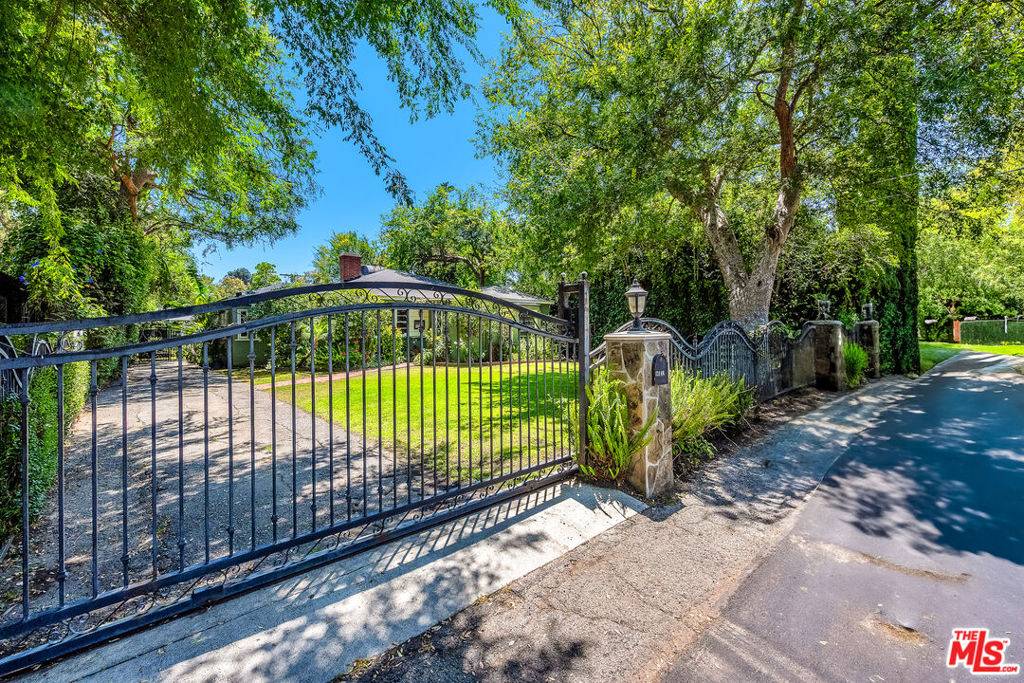 12144 Blix ST, Valley Village, CA 91607