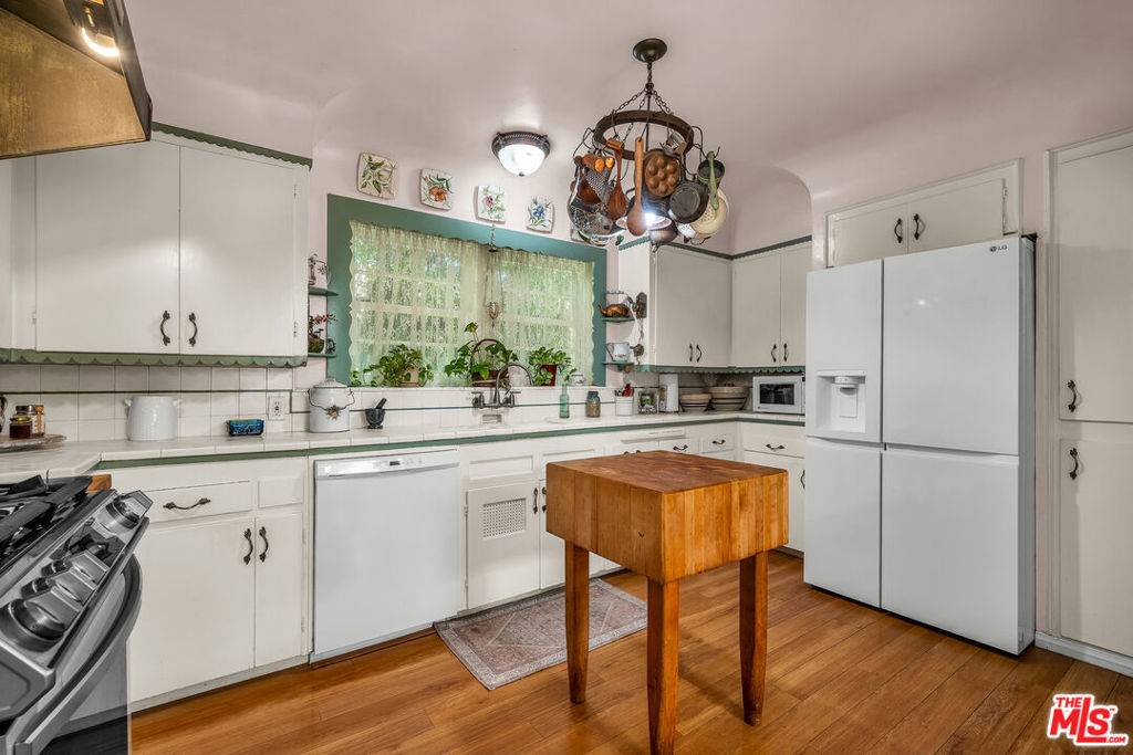 Valley Village, CA 91607,12144 Blix ST