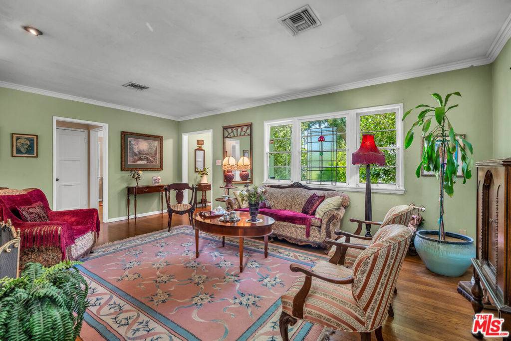 Valley Village, CA 91607,12144 Blix ST
