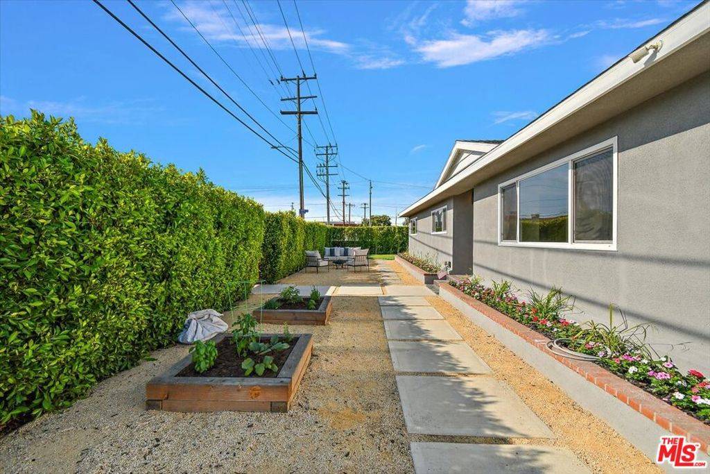 Hawthorne, CA 90250,12904 Shoup AVE