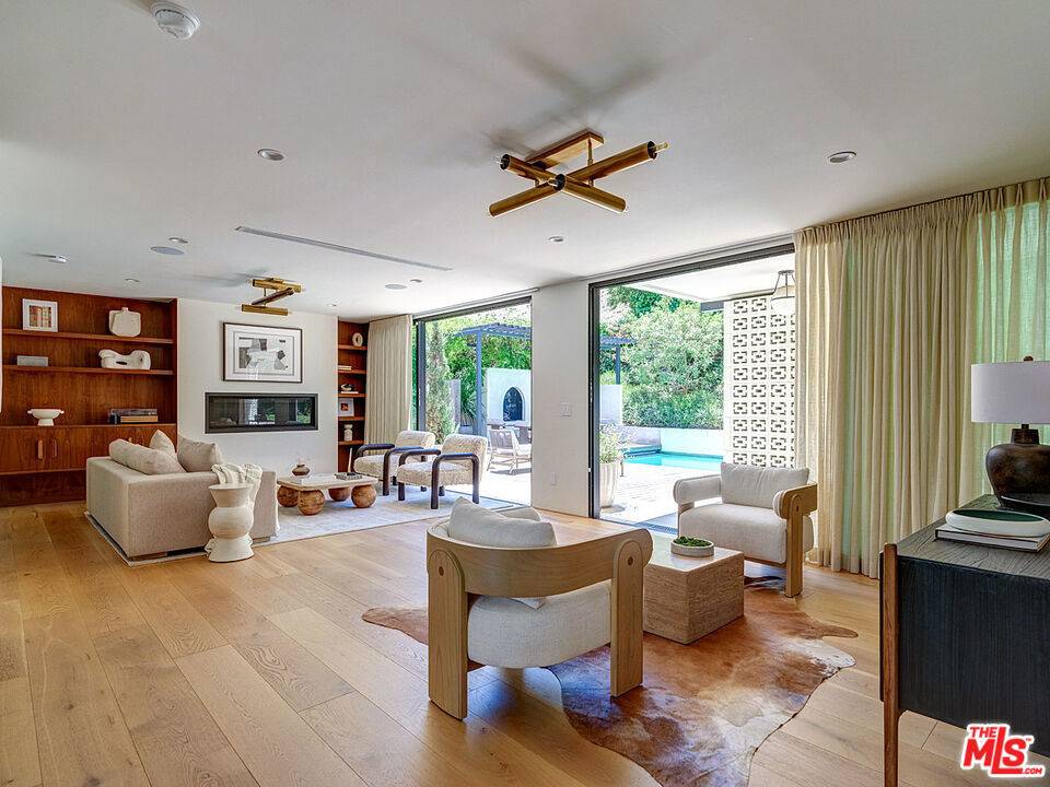 Los Angeles, CA 90046,8674 Edwin DR