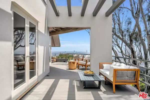 Los Angeles, CA 90069,1394 Miller DR