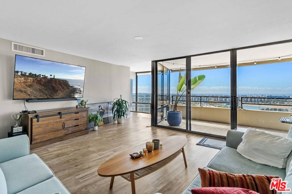 Marina Del Rey, CA 90292,4314 Marina City DR #1018