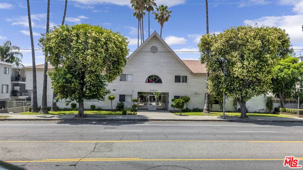 Winnetka, CA 91306,20234 Roscoe BLVD