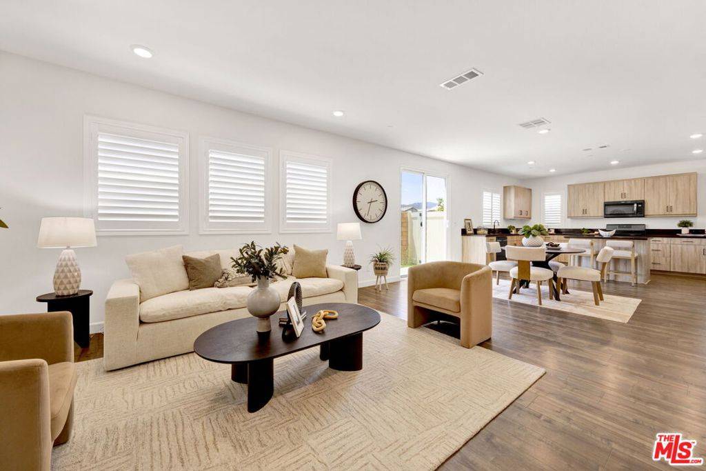 17028 Zion, Santa Clarita, CA 91387