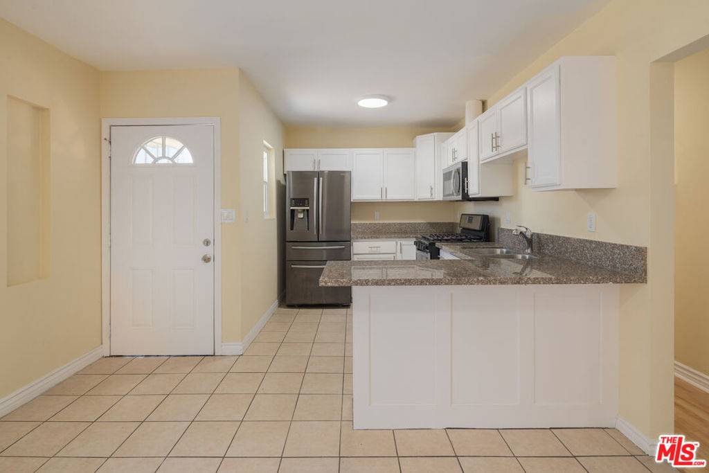 Los Angeles, CA 90044,554 W 89th ST