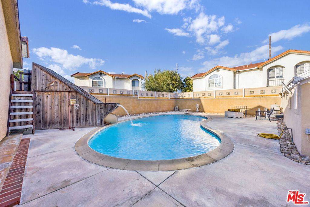 Bellflower, CA 90706,10133 Maple ST
