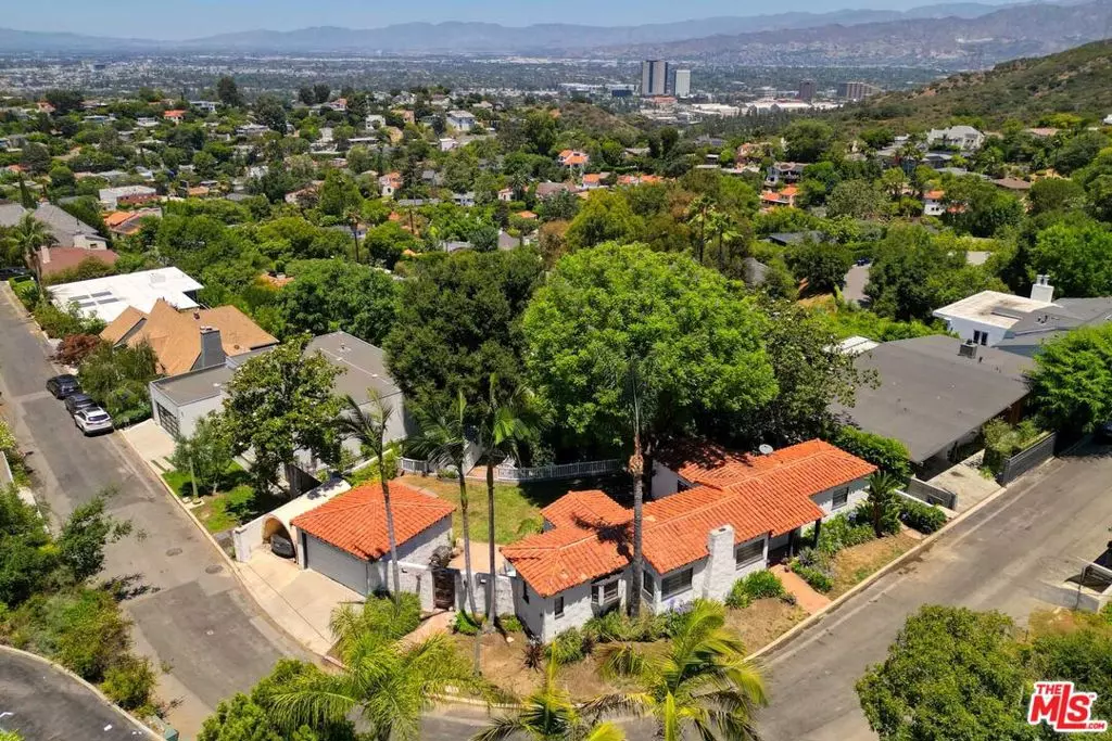 Los Angeles, CA 90068,3395 Tareco DR