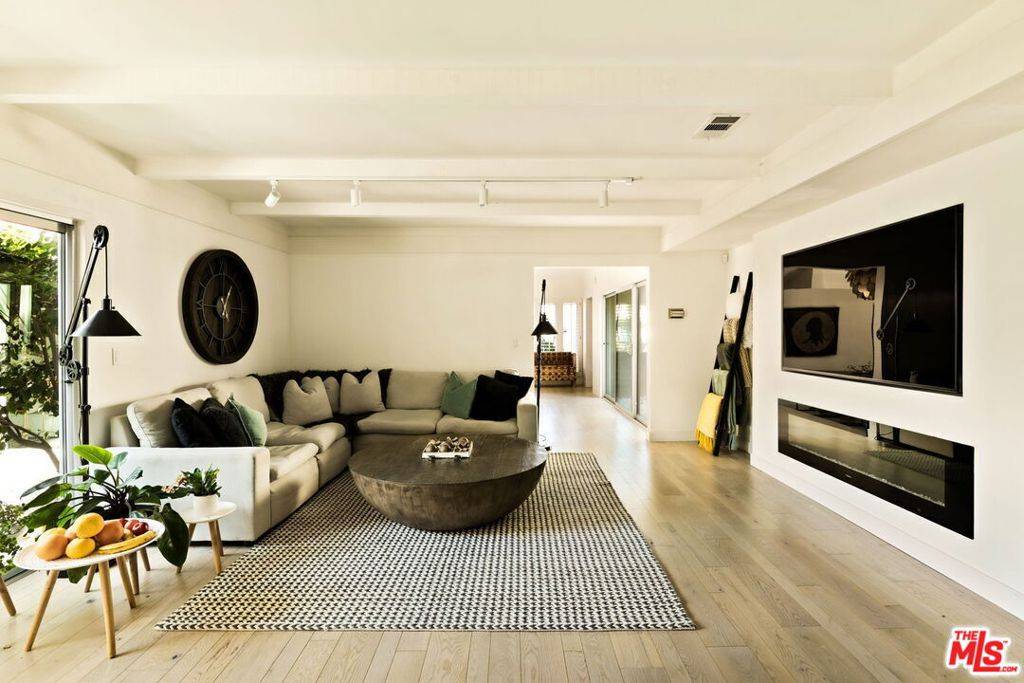 Tarzana, CA 91356,4101 Tarrybrae TER