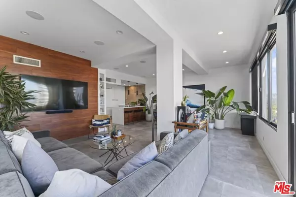 Los Angeles, CA 90024,10501 Wilshire BLVD #1905