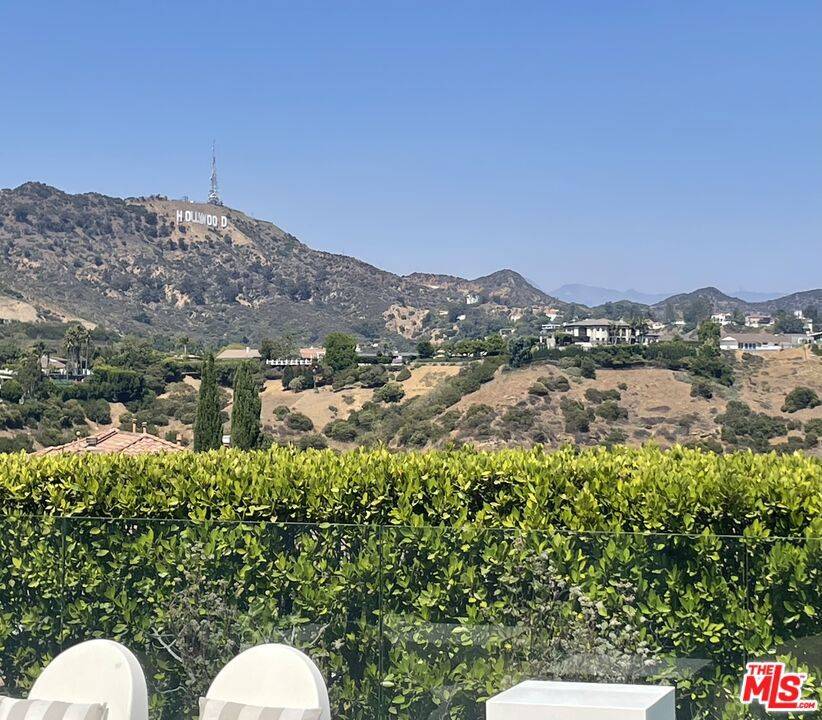 2752 Stone View CT #17, Los Angeles, CA 90068