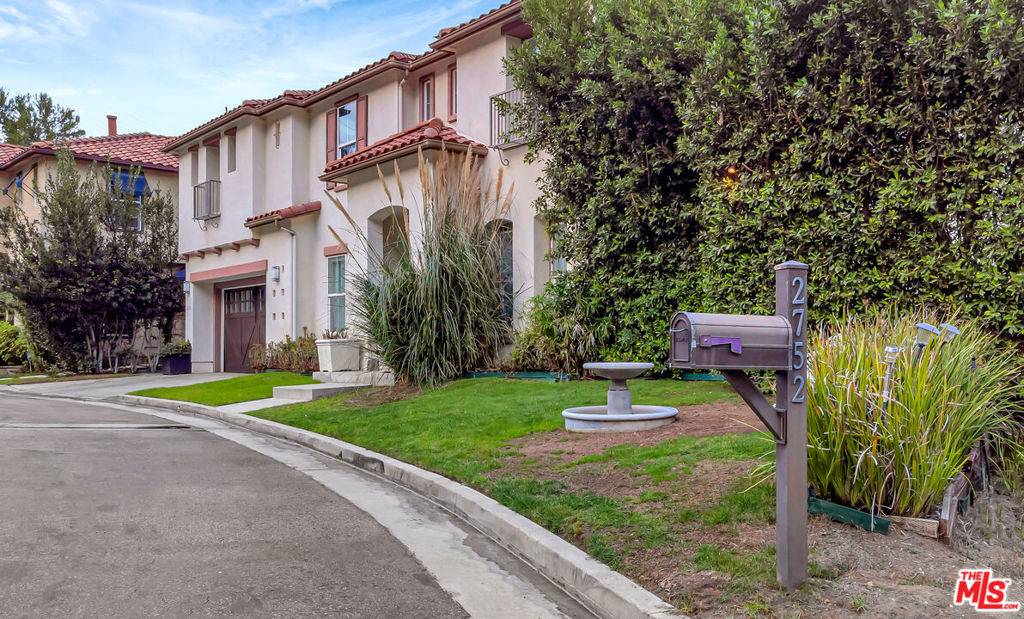 Los Angeles, CA 90068,2752 Stone View CT #17