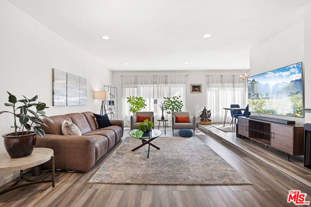 11820 Mayfield AVE #105, Los Angeles, CA 90049