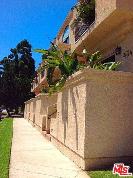 Toluca Lake, CA 91602,4349 CAHUENGA #104