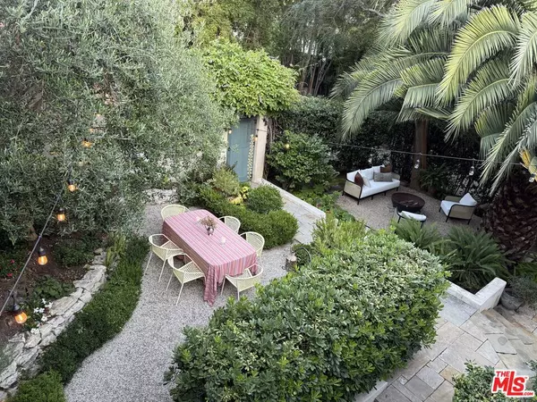 Los Angeles, CA 90068,1836 Outpost DR