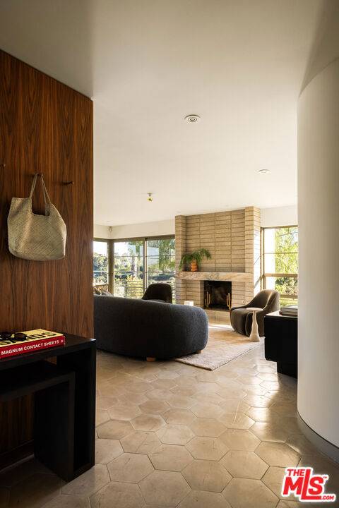 Los Angeles, CA 90068,5514 Ridge Oak DR