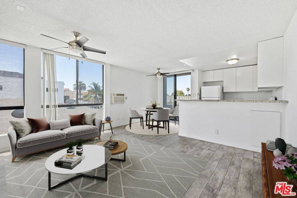Los Angeles, CA 90038,922 N Hudson AVE