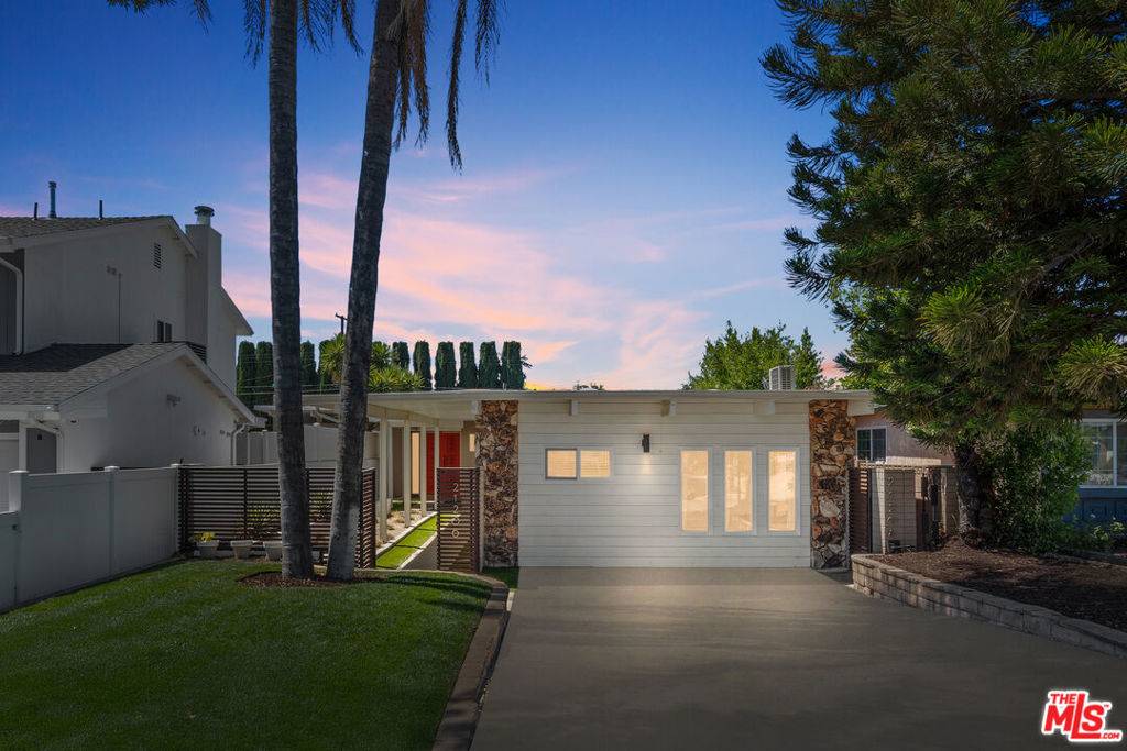 21206 Merridy ST, Chatsworth, CA 91311