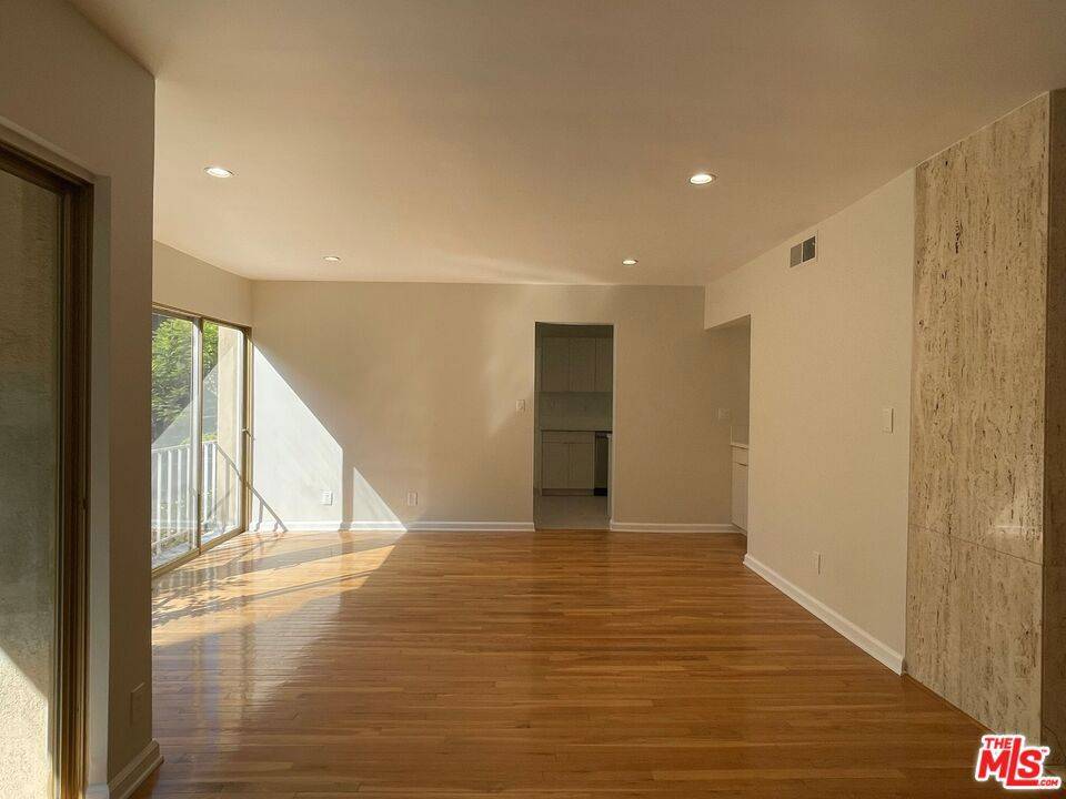 Los Angeles, CA 90049,11645 Mayfield AVE #1