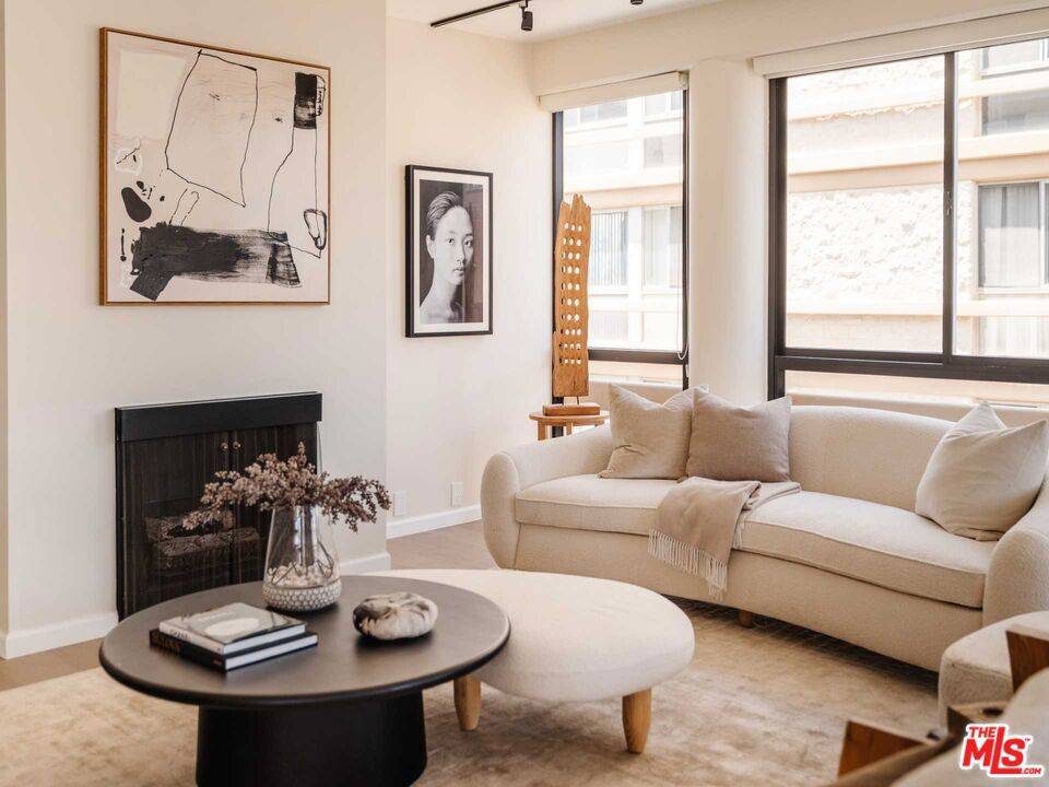 Beverly Hills, CA 90210,318 N Maple DR #408