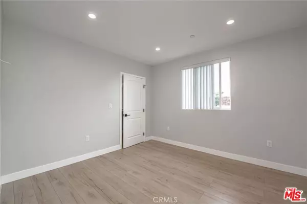 Los Angeles, CA 90003,433 W Gage AVE