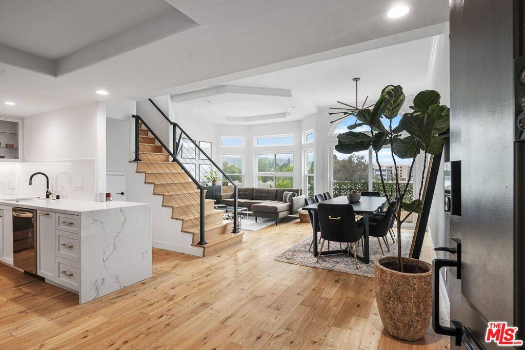 4230 Colfax AVE #301, Studio City, CA 91604