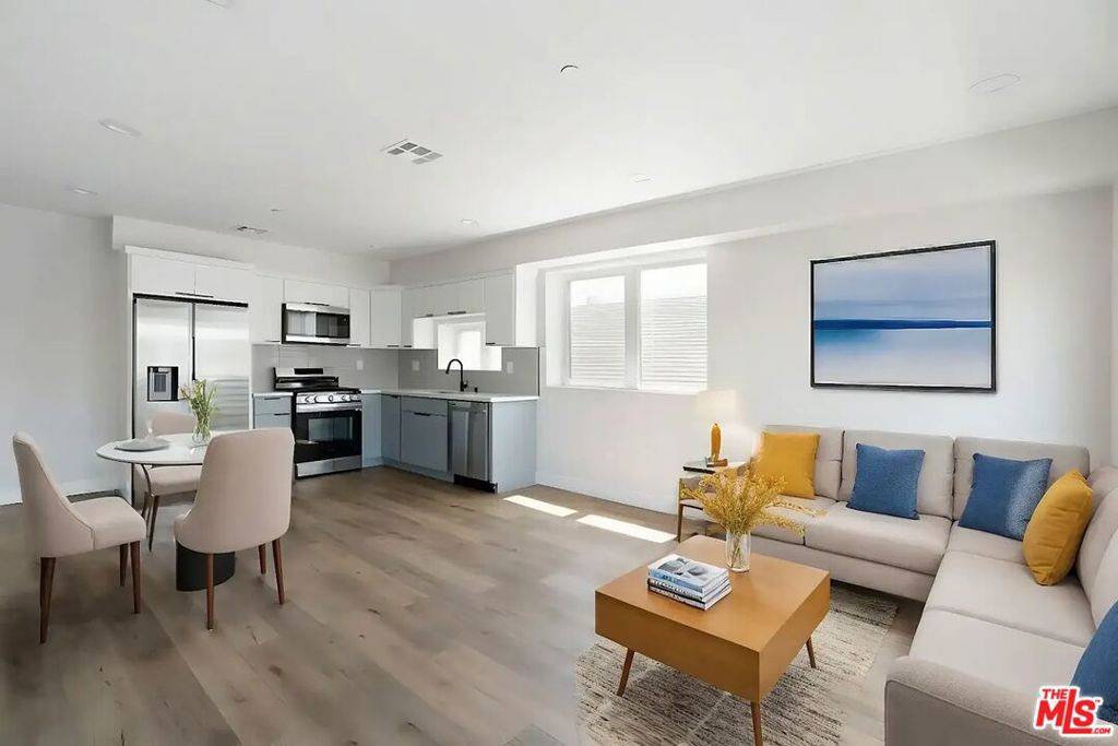 1726 Menlo AVE #1/2, Los Angeles, CA 90006