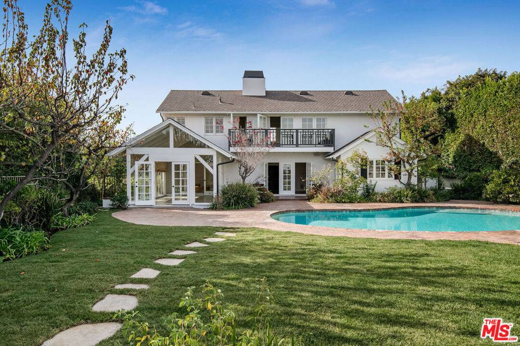 1110 Stradella RD, Los Angeles, CA 90077