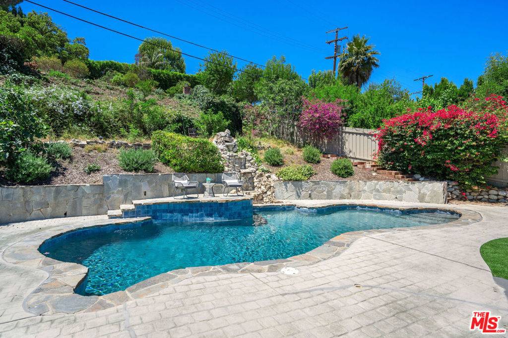 Studio City, CA 91604,13038 Greenleaf ST