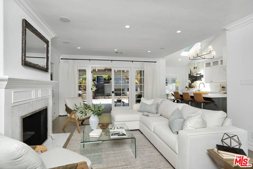 Studio City, CA 91604,13038 Greenleaf ST