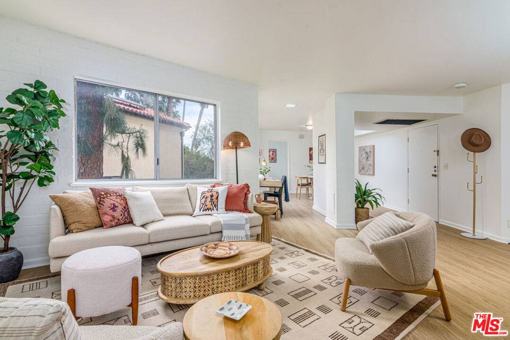 2260 N Cahuenga BLVD #305, Los Angeles, CA 90068