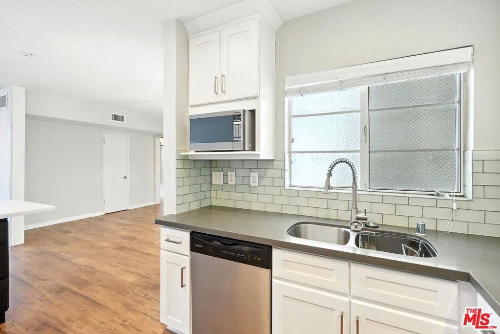 Sherman Oaks, CA 91403,15248 Dickens ST #104