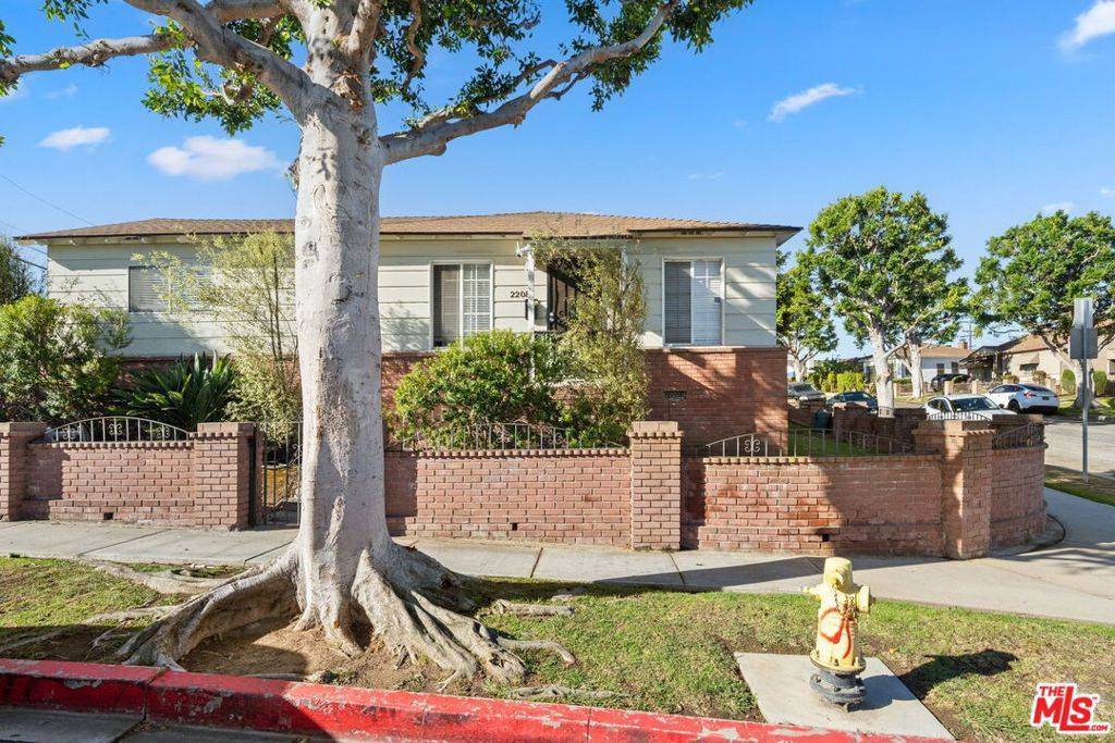 Inglewood, CA 90303,10200 S 1st AVE