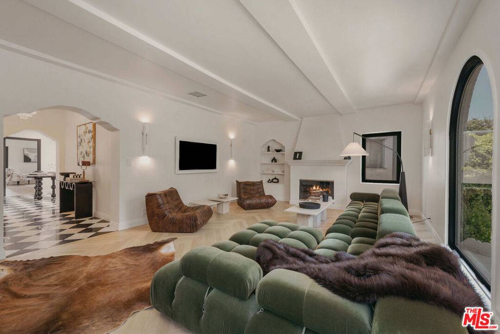236 S Reeves DR, Beverly Hills, CA 90212