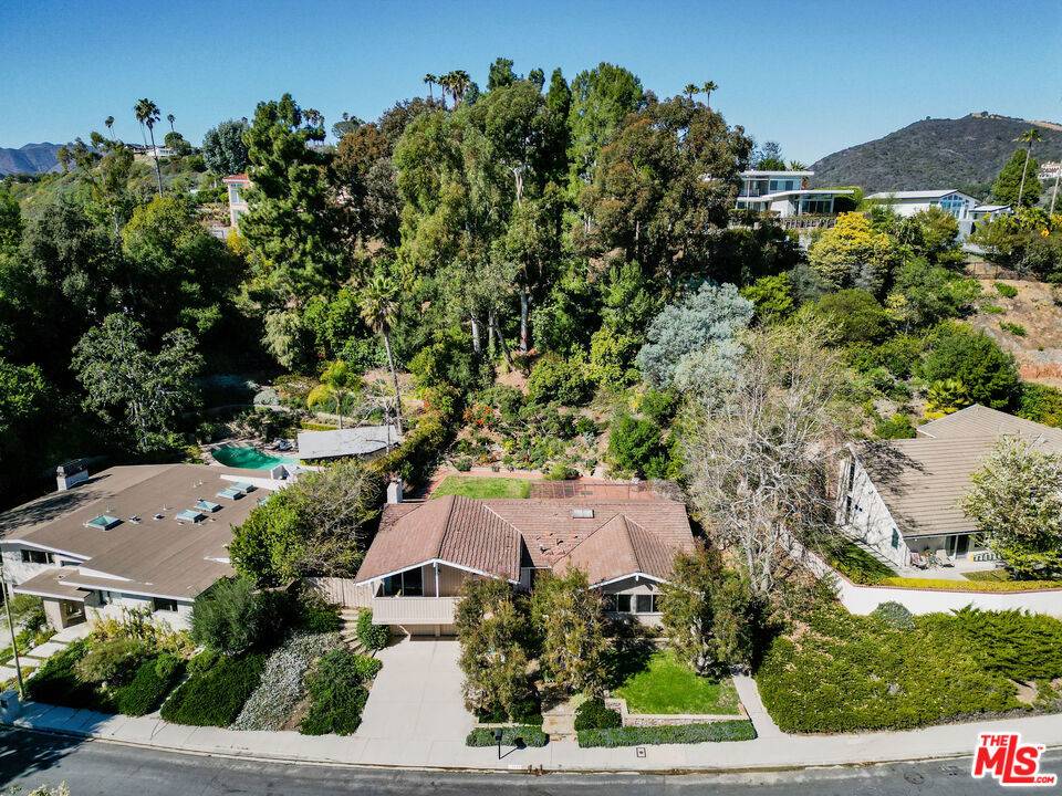 Los Angeles, CA 90049,13443 Bayliss RD