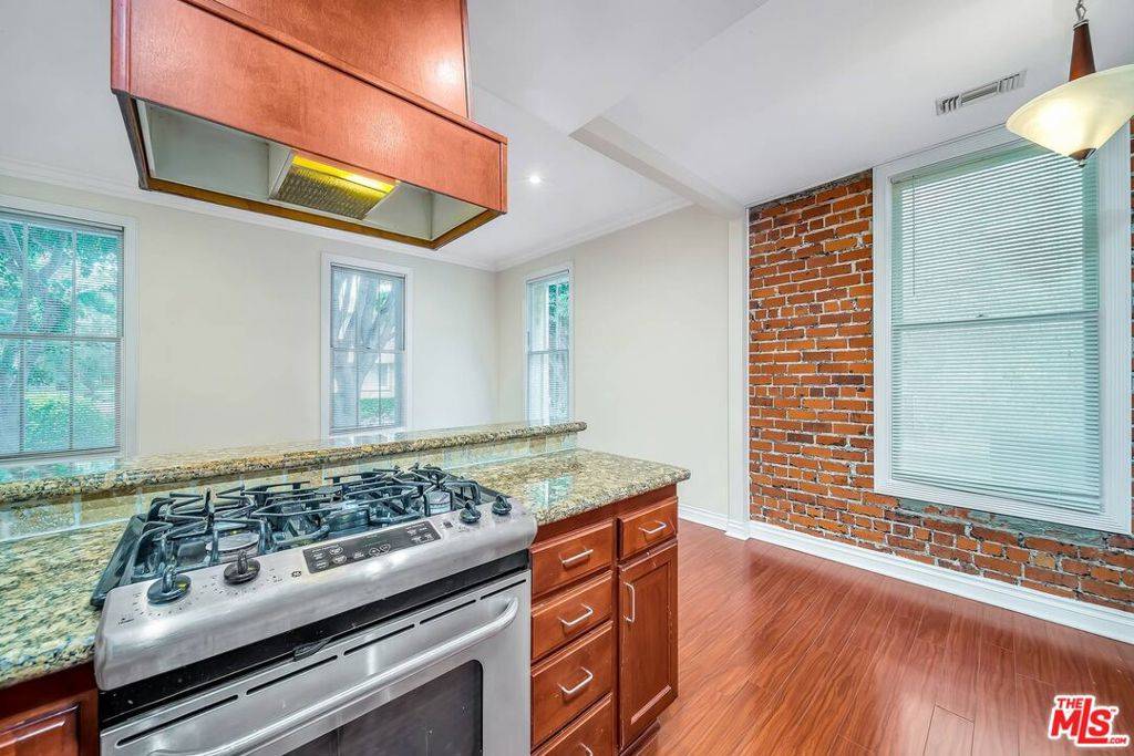 West Hollywood, CA 90069,1236 N Flores ST #203