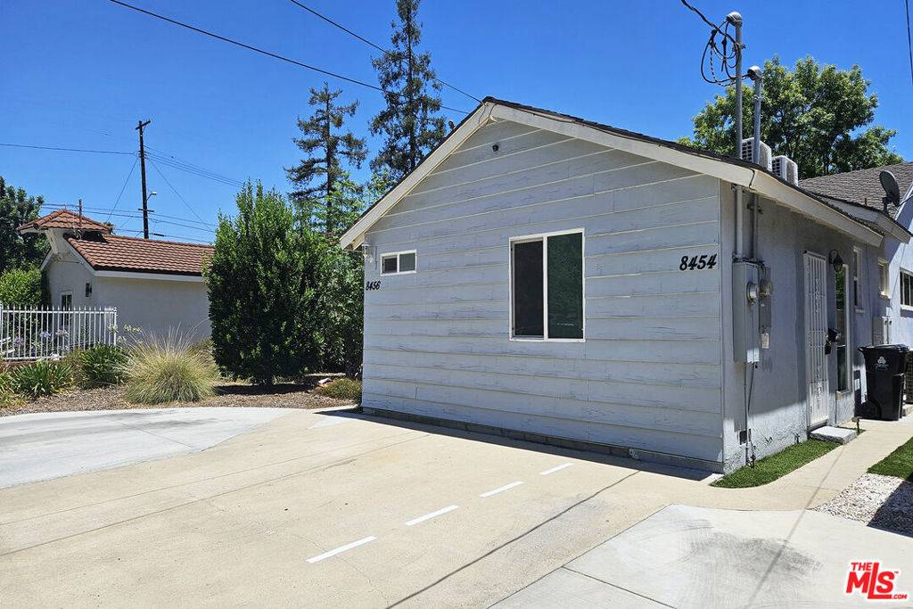 8454 Zelzah AVE, Northridge, CA 91325