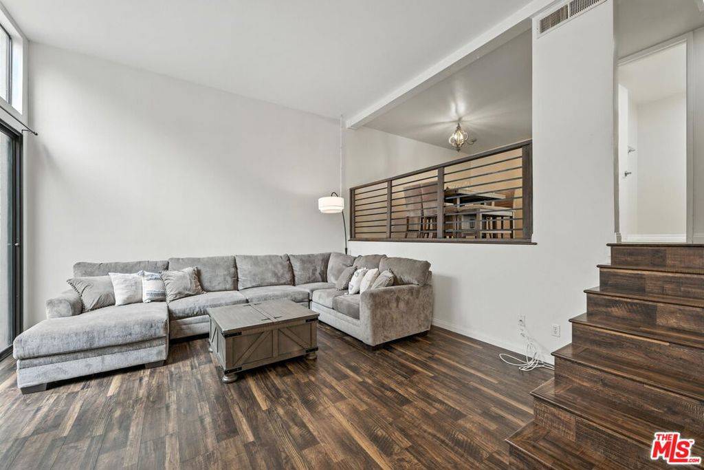 Woodland Hills, CA 91367,6225 Shoup AVE #109