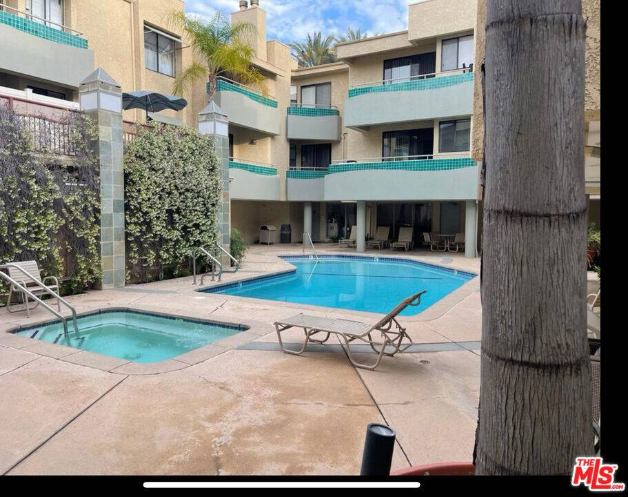 Reseda, CA 91335,19009 Sherman WAY #22