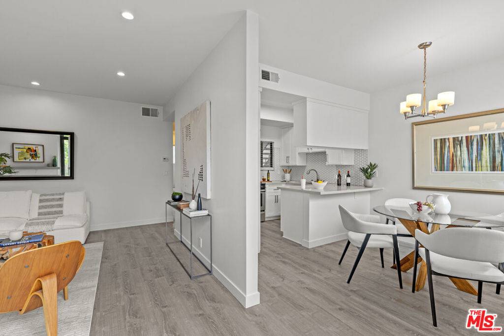 Playa Del Rey, CA 90293,8110 Manitoba ST #106
