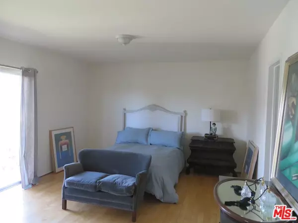 Los Angeles, CA 90049,811 LINDA FLORA DR