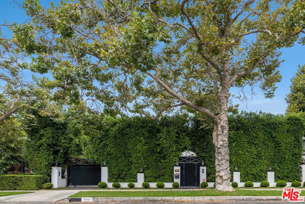 Beverly Hills, CA 90210,9885 Carmelita AVE
