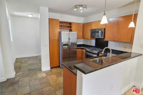 Valencia, CA 91355,24535 Town Center DR #6403