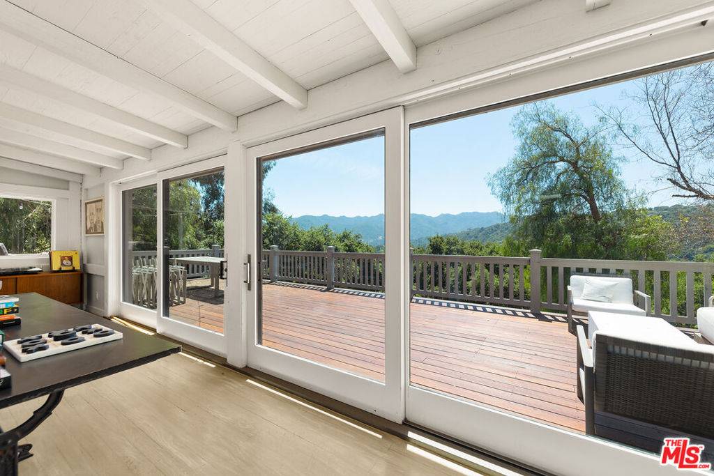 Topanga, CA 90290,20812 Hillside DR