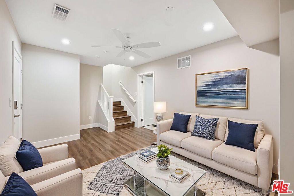 Calabasas, CA 91302,4377 Paxton Place