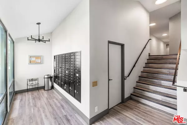 Playa Del Rey, CA 90293,8162 Manitoba ST #303