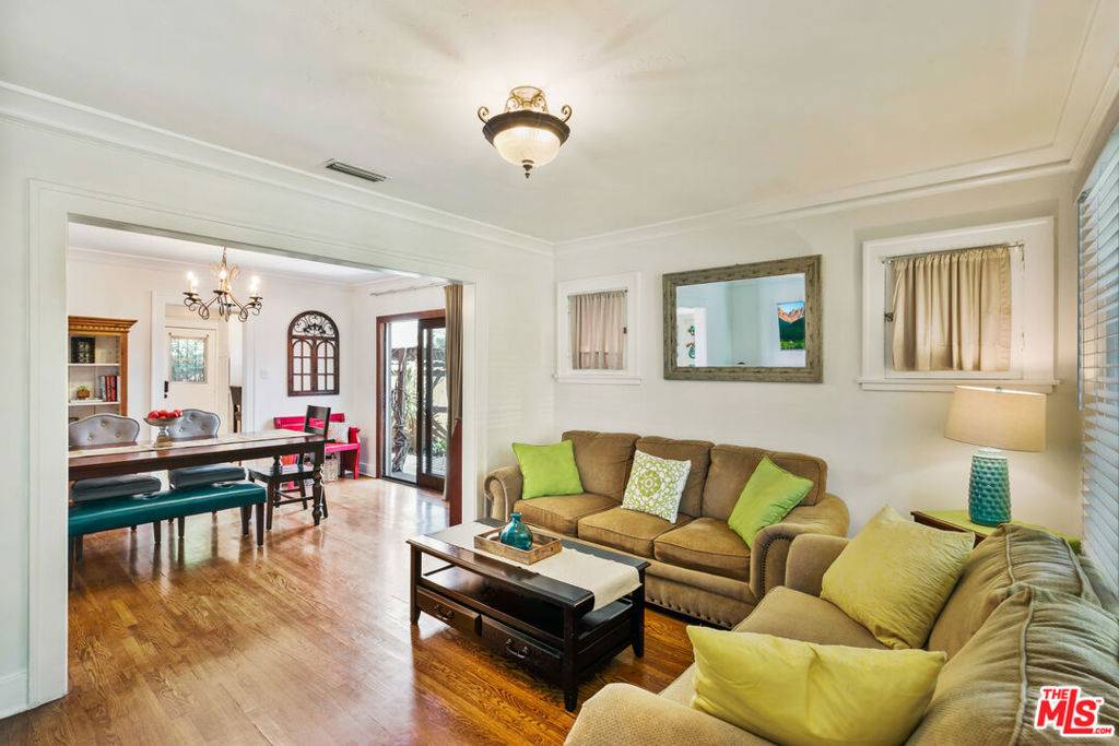 Toluca Lake, CA 91602,10721 AQUA VISTA ST #1
