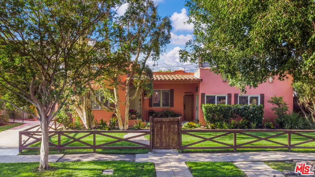 10721 AQUA VISTA ST #1, Toluca Lake, CA 91602