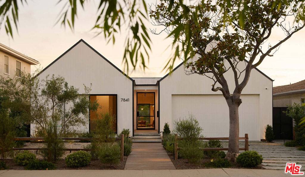 7841 Stewart AVE, Los Angeles, CA 90045