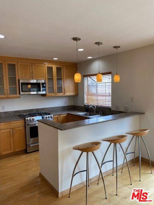 Santa Monica, CA 90403,913 17th ST #1